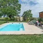 Comme Chez Vous 